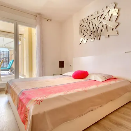 Global Aquamarine - By Global Holidays 8324 Holiday home *